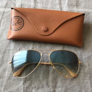 AUTHENTIC BLUE GRADIENT RAYBAN AVIATORS